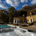 Villa Luxury Chateau W. Pool & Hot Tub In Dordogne