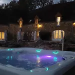 Villa Luxury Chateau W. Pool & Hot Tub In Dordogne