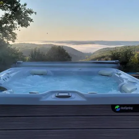 Luxury Chateau W. Pool & Hot Tub In Dordogne
