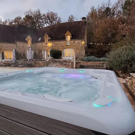 Luxury Chateau W. Pool & Hot Tub In Dordogne Villa *