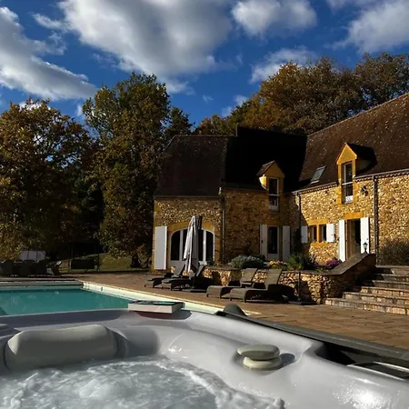 Villa Luxury Chateau W. Pool & Hot Tub In Dordogne
