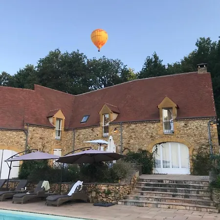 Luxury Chateau W. Pool & Hot Tub In Dordogne Villa