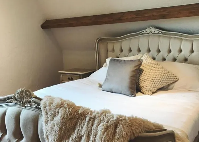 Luxury Chateau W. Pool & Hot Tub In Dordogne Villa