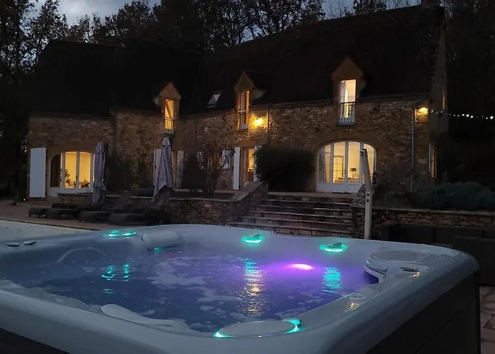 Villa Luxury Chateau W. Pool & Hot Tub In Dordogne